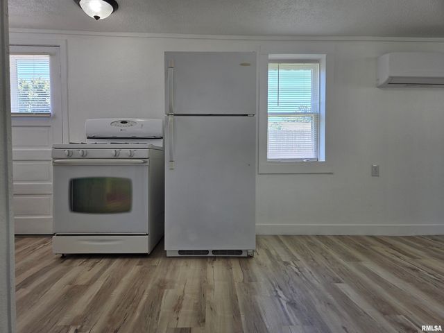 424 ALTA VISTA Terrace, Creve Coeur, IL 61610