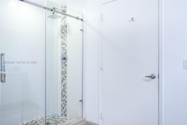 950 Brickell Bay Dr 3406, Miami, FL 33131