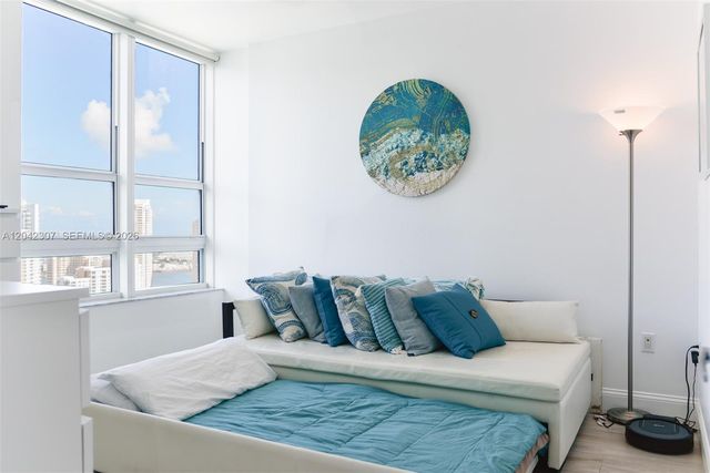 950 Brickell Bay Dr 3406, Miami, FL 33131