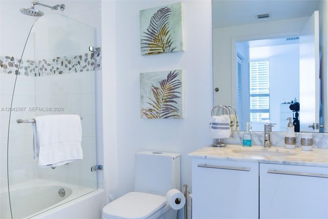 950 Brickell Bay Dr 3406, Miami, FL 33131