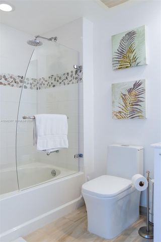 950 Brickell Bay Dr 3406, Miami, FL 33131