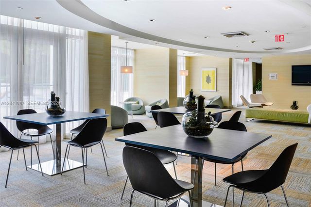 950 Brickell Bay Dr 3406, Miami, FL 33131