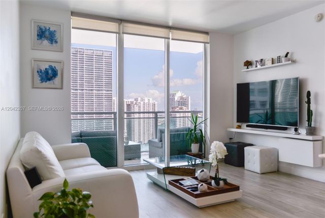 950 Brickell Bay Dr 3406, Miami, FL 33131