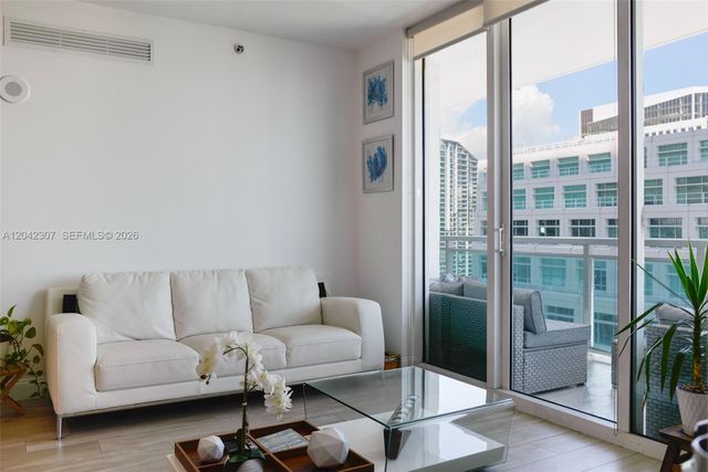 950 Brickell Bay Dr 3406, Miami, FL 33131