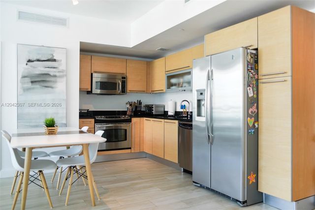 950 Brickell Bay Dr 3406, Miami, FL 33131
