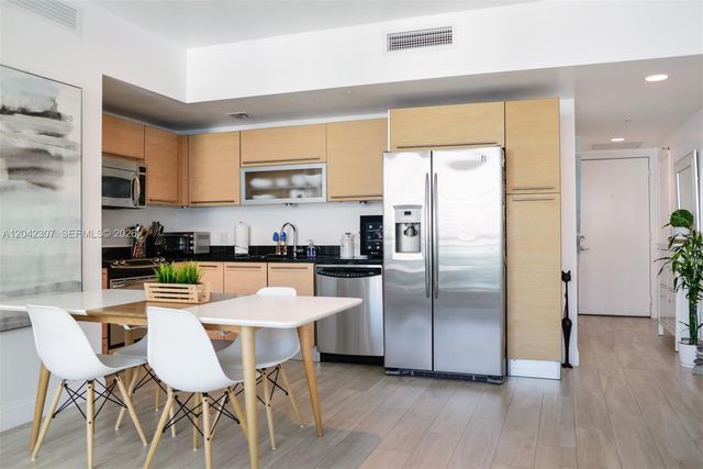 950 Brickell Bay Dr 3406, Miami, FL 33131