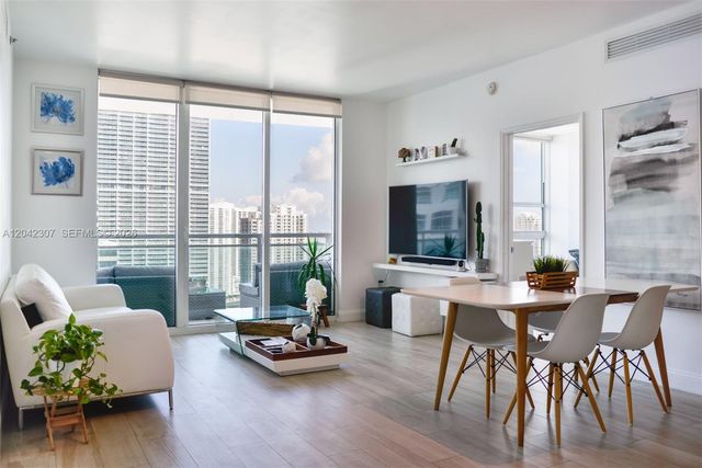 950 Brickell Bay Dr 3406, Miami, FL 33131
