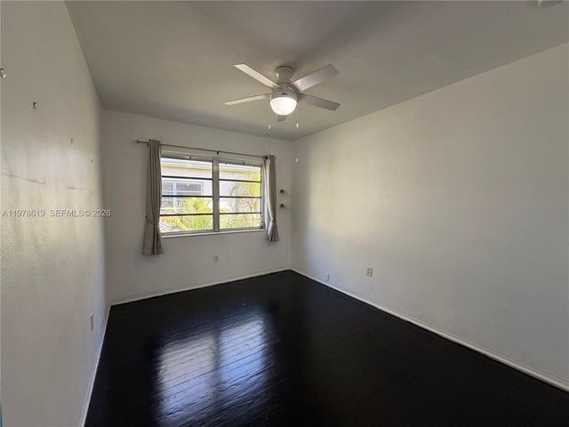 4730 Pine Tree Dr 11, Miami Beach, FL 33140