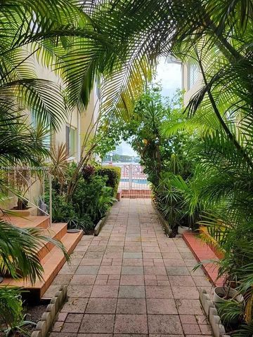 4730 Pine Tree Dr 11, Miami Beach, FL 33140