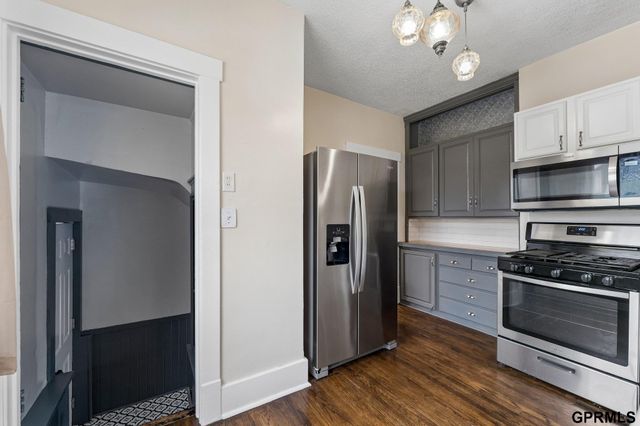 2452 Mary Street, Omaha, NE 68112