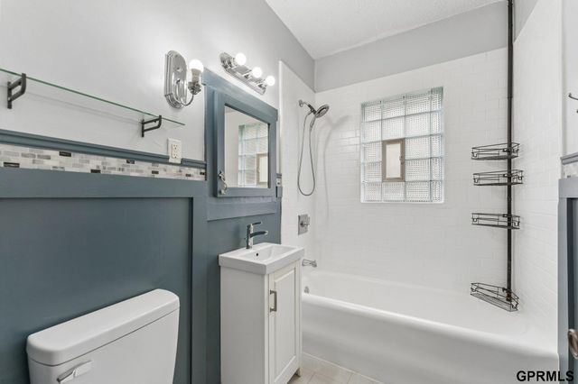2452 Mary Street, Omaha, NE 68112