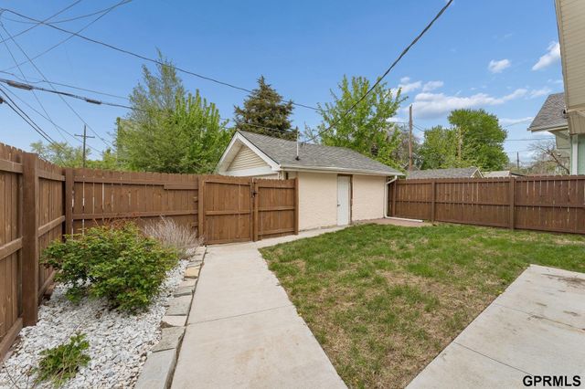 2452 Mary Street, Omaha, NE 68112
