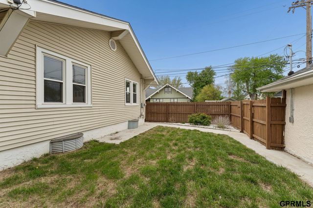 2452 Mary Street, Omaha, NE 68112