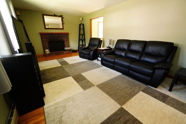 167 Karen Cir, Holliston, MA 01746