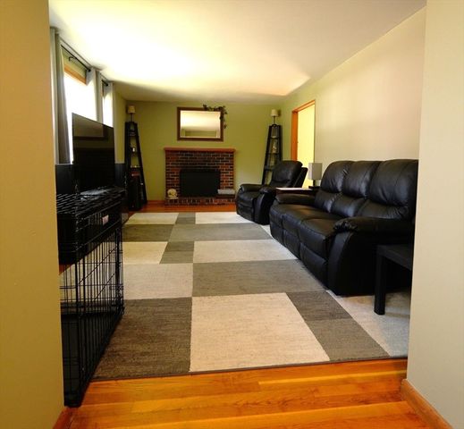 167 Karen Cir, Holliston, MA 01746