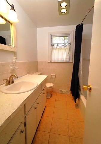 167 Karen Cir, Holliston, MA 01746