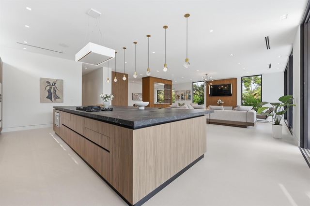 930 S Shore Drive, Miami Beach, FL 33141