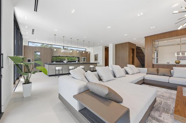 930 S Shore Drive, Miami Beach, FL 33141