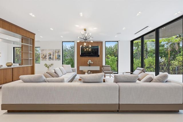 930 S Shore Drive, Miami Beach, FL 33141
