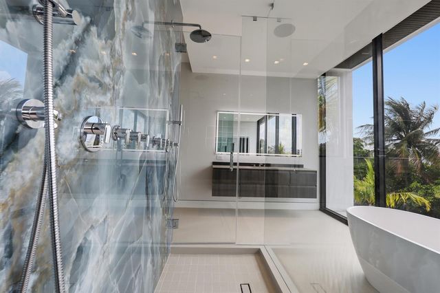 930 S Shore Drive, Miami Beach, FL 33141