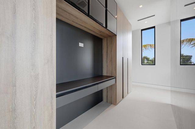 930 S Shore Drive, Miami Beach, FL 33141