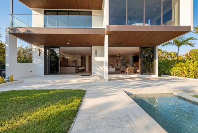 930 S Shore Drive, Miami Beach, FL 33141