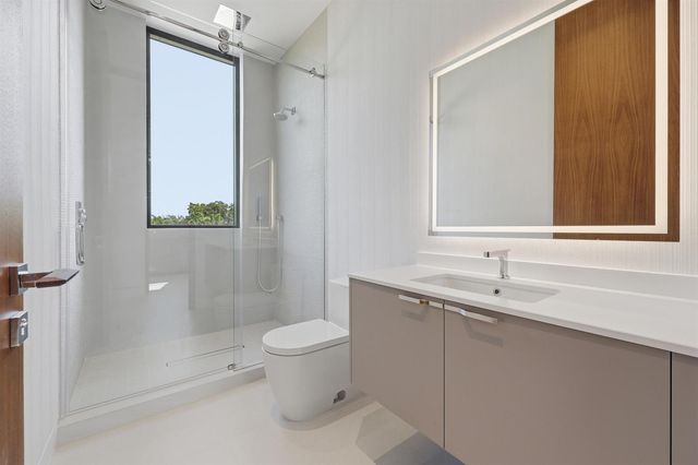 930 S Shore Drive, Miami Beach, FL 33141