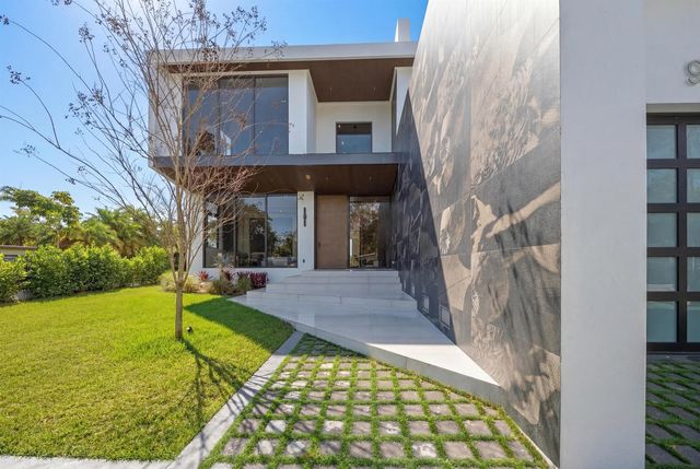930 S Shore Drive, Miami Beach, FL 33141