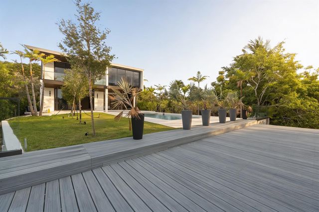 930 S Shore Drive, Miami Beach, FL 33141