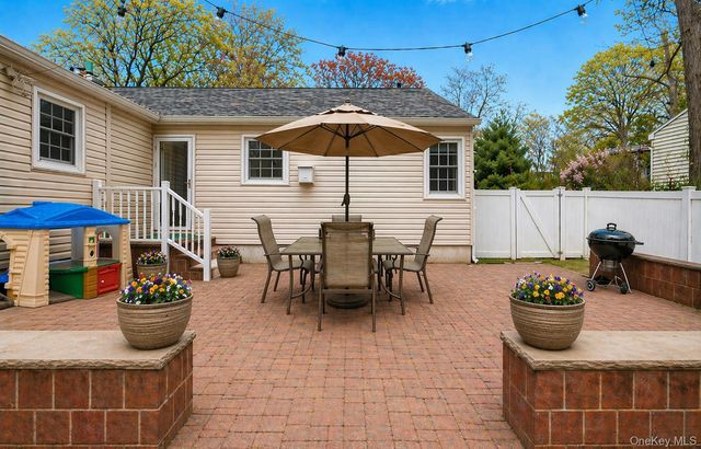 6 Huyler Road, Setauket, NY 11733