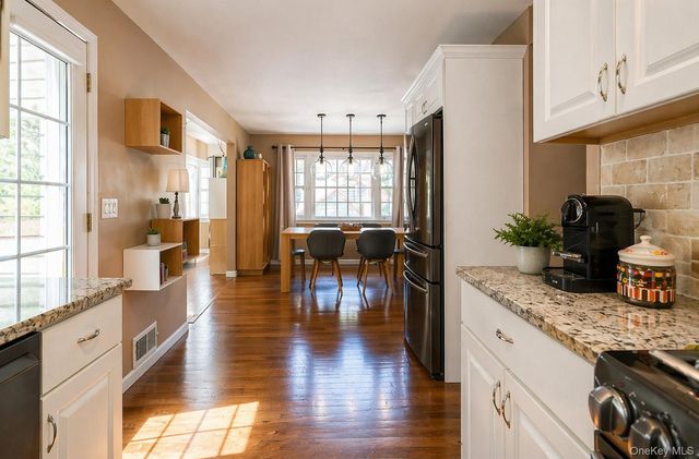 6 Huyler Road, Setauket, NY 11733