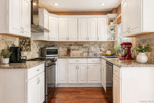 6 Huyler Road, Setauket, NY 11733