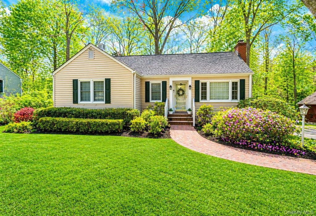 6 Huyler Road, Setauket, NY 11733