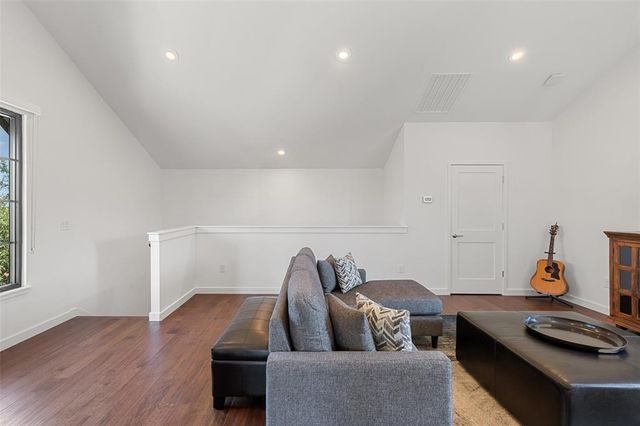 504 Padres PL, Lakeway, TX 78738