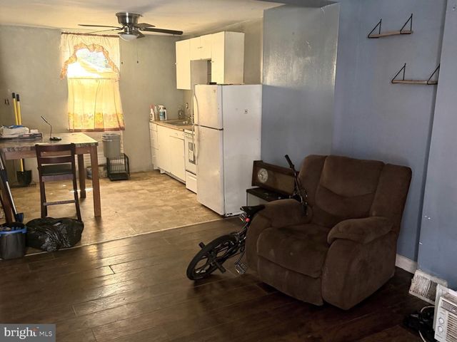 1325 S HOLLYWOOD ST, Philadelphia, PA 19146
