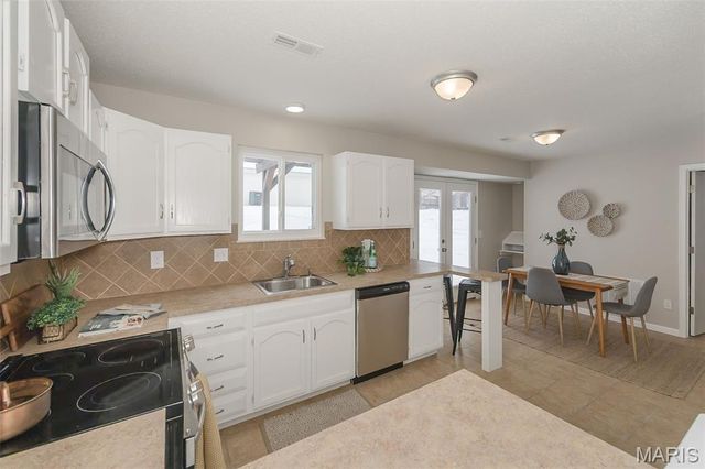 1300 Forest Creek Drive 1, St Charles, MO 63303