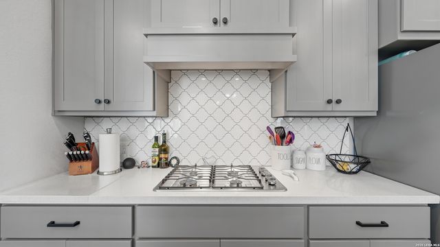 2037 Creekview, Seguin, TX 78155