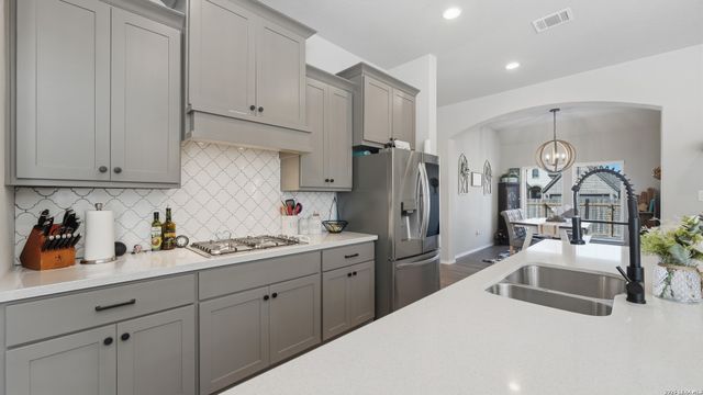 2037 Creekview, Seguin, TX 78155