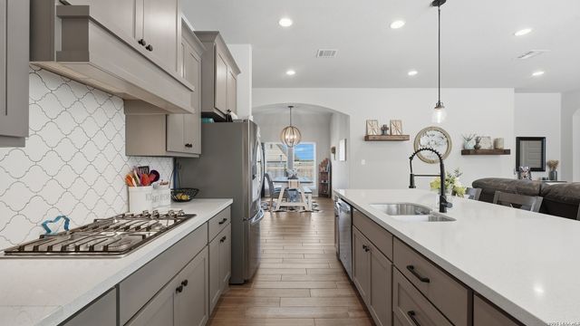 2037 Creekview, Seguin, TX 78155