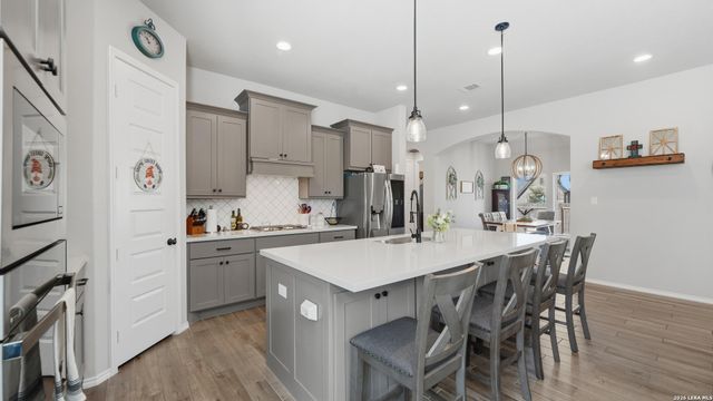 2037 Creekview, Seguin, TX 78155