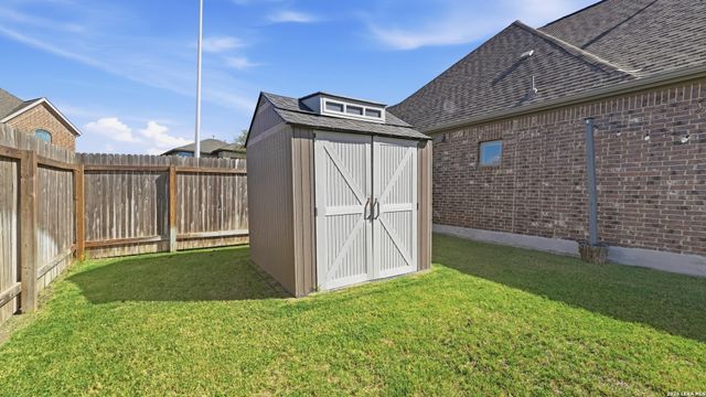2037 Creekview, Seguin, TX 78155