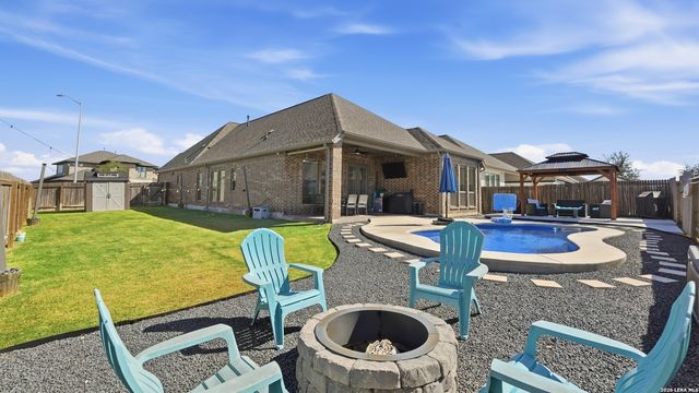 2037 Creekview, Seguin, TX 78155