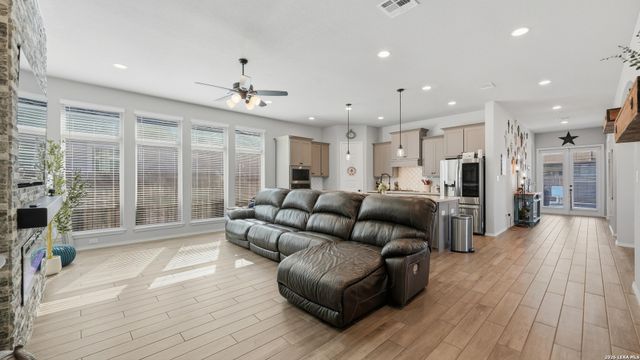 2037 Creekview, Seguin, TX 78155
