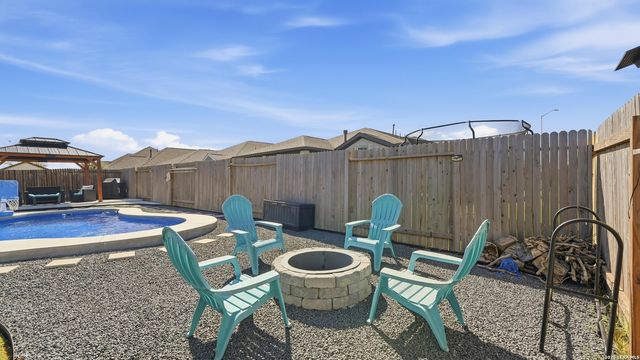 2037 Creekview, Seguin, TX 78155