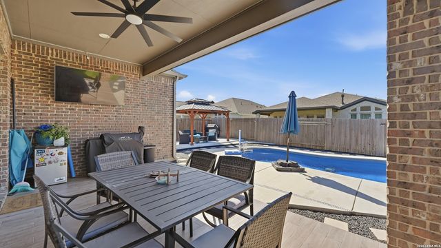 2037 Creekview, Seguin, TX 78155