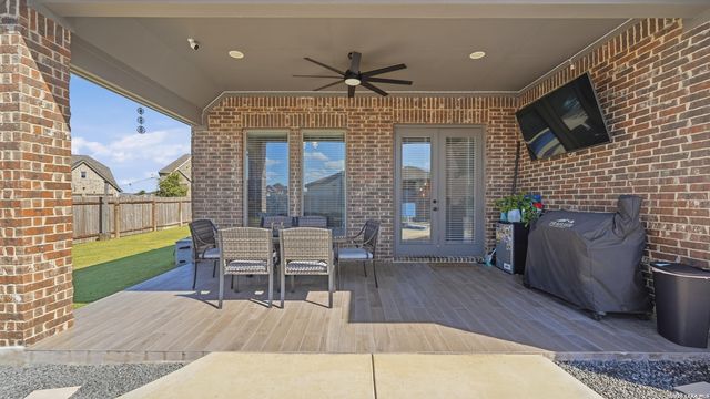 2037 Creekview, Seguin, TX 78155