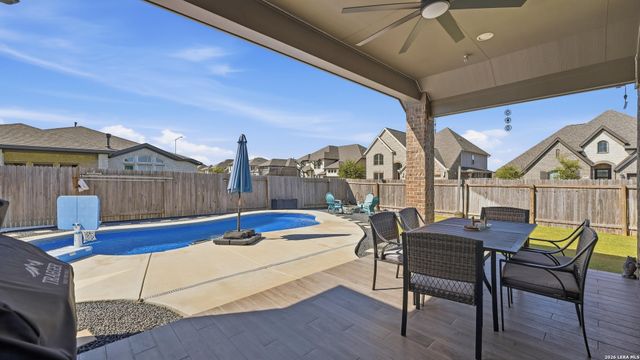 2037 Creekview, Seguin, TX 78155