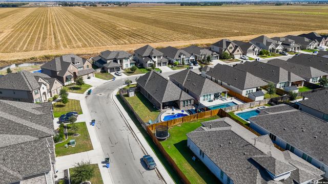 2037 Creekview, Seguin, TX 78155
