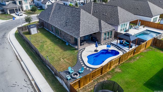 2037 Creekview, Seguin, TX 78155