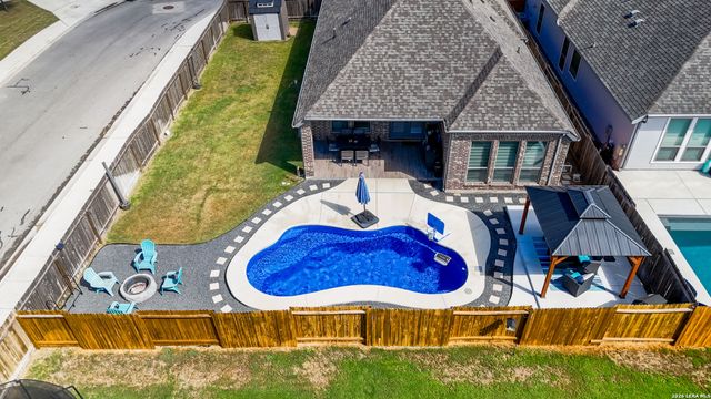 2037 Creekview, Seguin, TX 78155